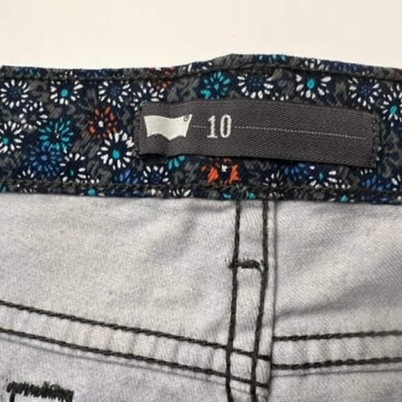 Levi's Gray Floral Cut-Off Shorts Mid-Rise Stretch Denim - Picture 9 of 9